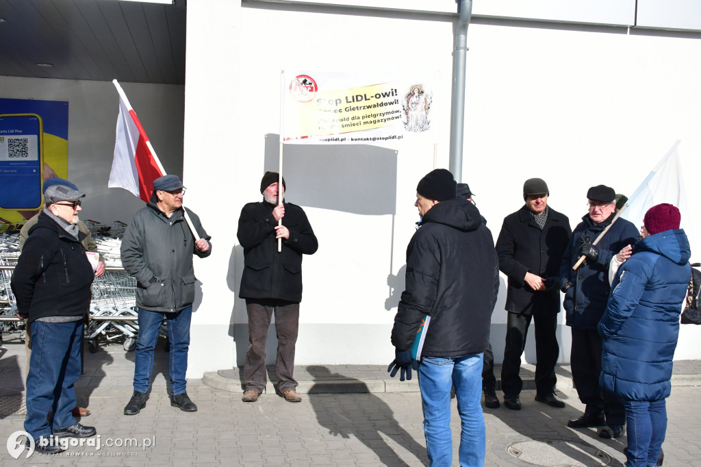 Biłgoraj. Protest pod sklepem Lidl