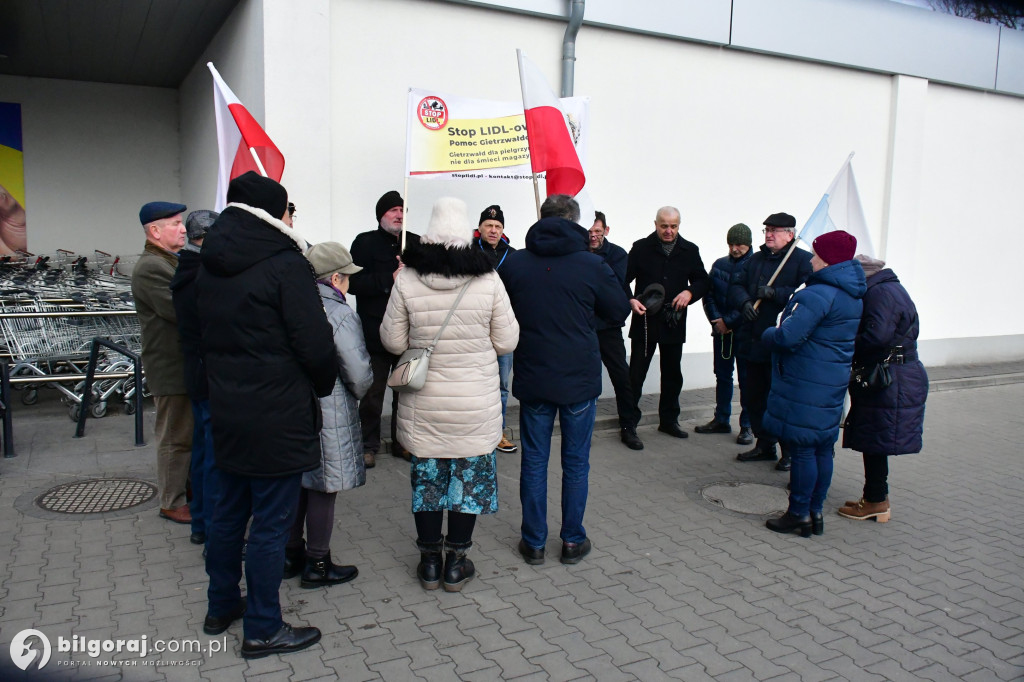 Biłgoraj. Protest pod sklepem Lidl