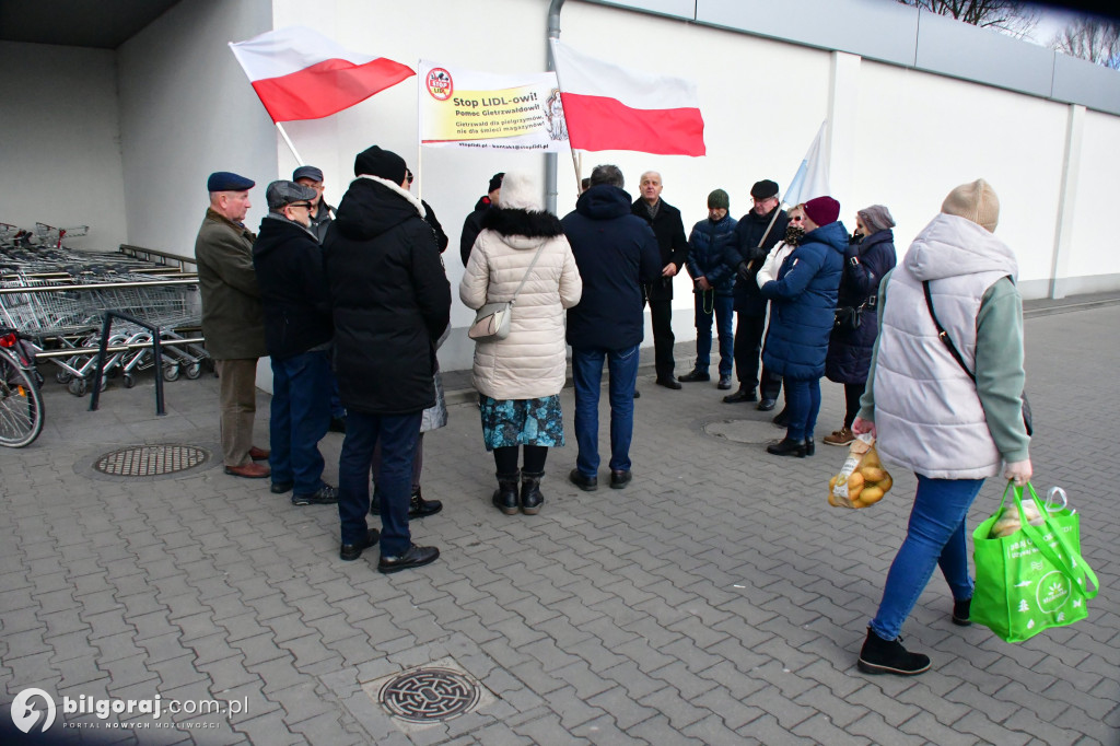 Biłgoraj. Protest pod sklepem Lidl