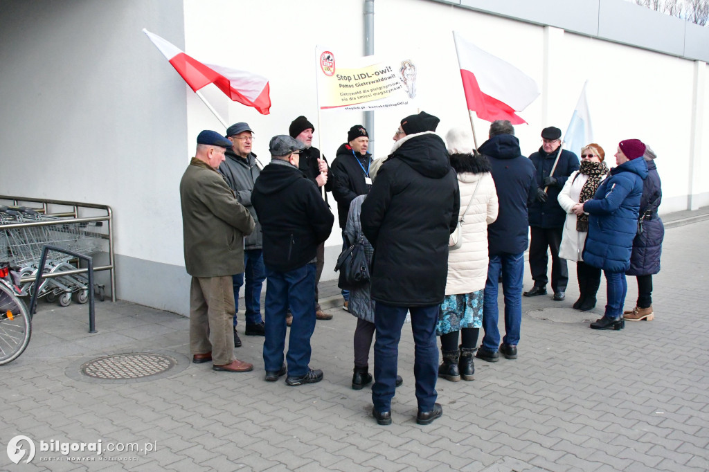 Biłgoraj. Protest pod sklepem Lidl