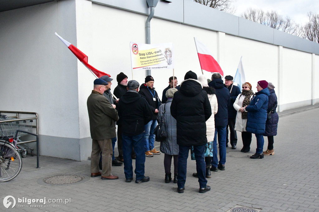 Biłgoraj. Protest pod sklepem Lidl