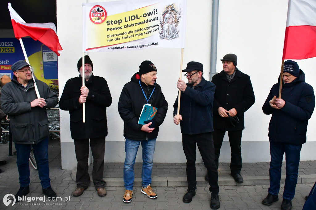 Biłgoraj. Protest pod sklepem Lidl