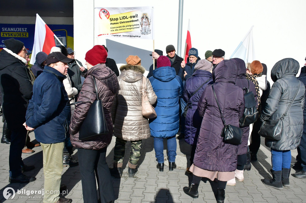 Biłgoraj. Protest pod sklepem Lidl