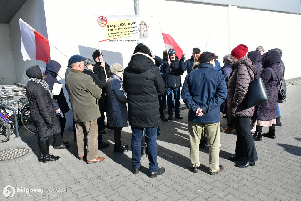 Biłgoraj. Protest pod sklepem Lidl