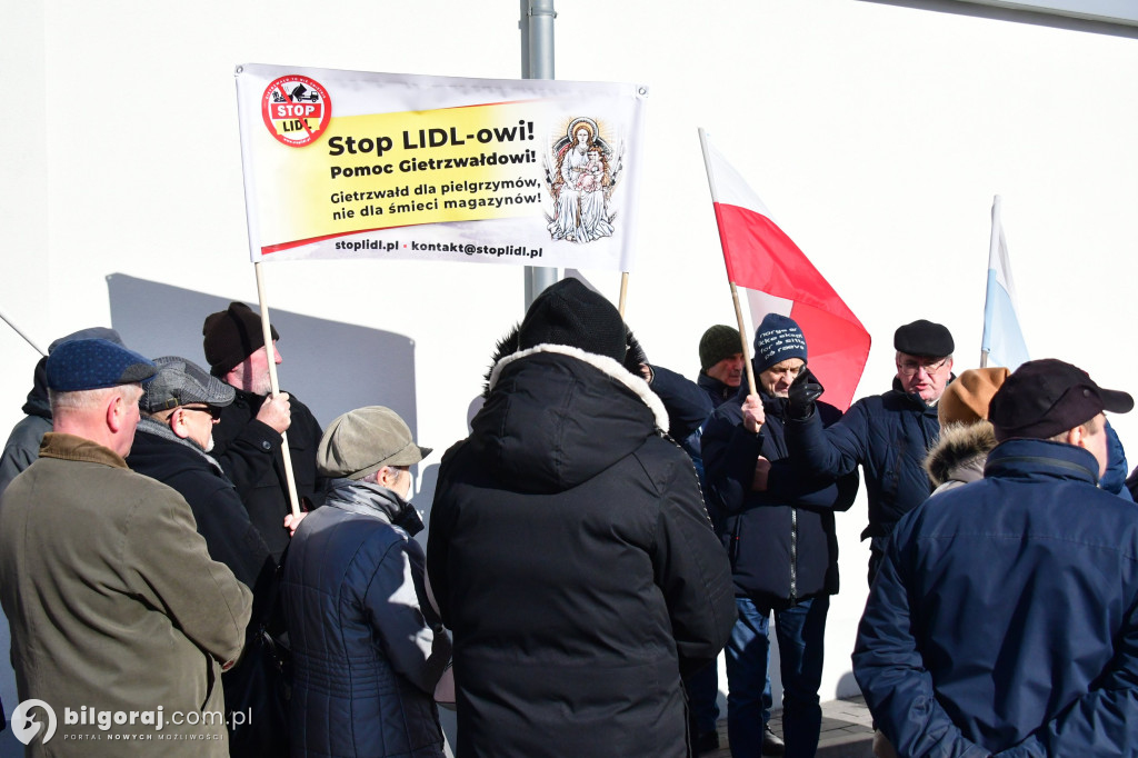 Biłgoraj. Protest pod sklepem Lidl