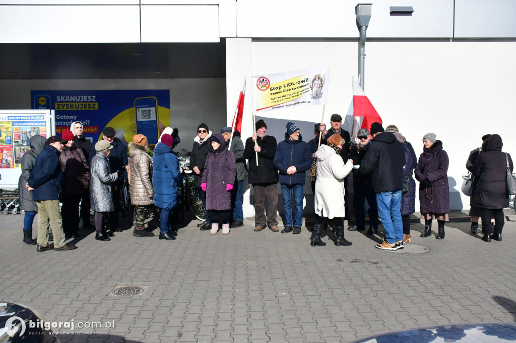 Biłgoraj. Protest pod sklepem Lidl