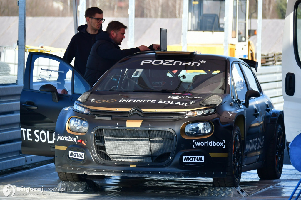 Jakub Colin Brzeziński testował auto w Biłgoraju