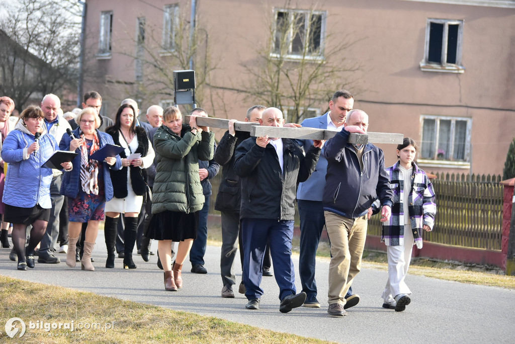 Droga Krzyżowa w Starym Lipowcu – Świadectwo wiary i solidarności