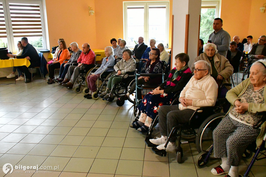 Kopciuszek w DPS dla Kombatantów w Biłgoraju