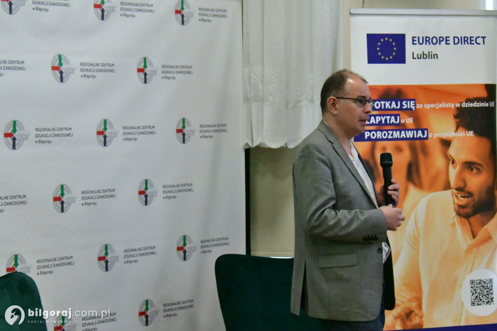 Kurator spotkał się z uczniami RCEZ - tematem polska prezencja w Radzie UE
