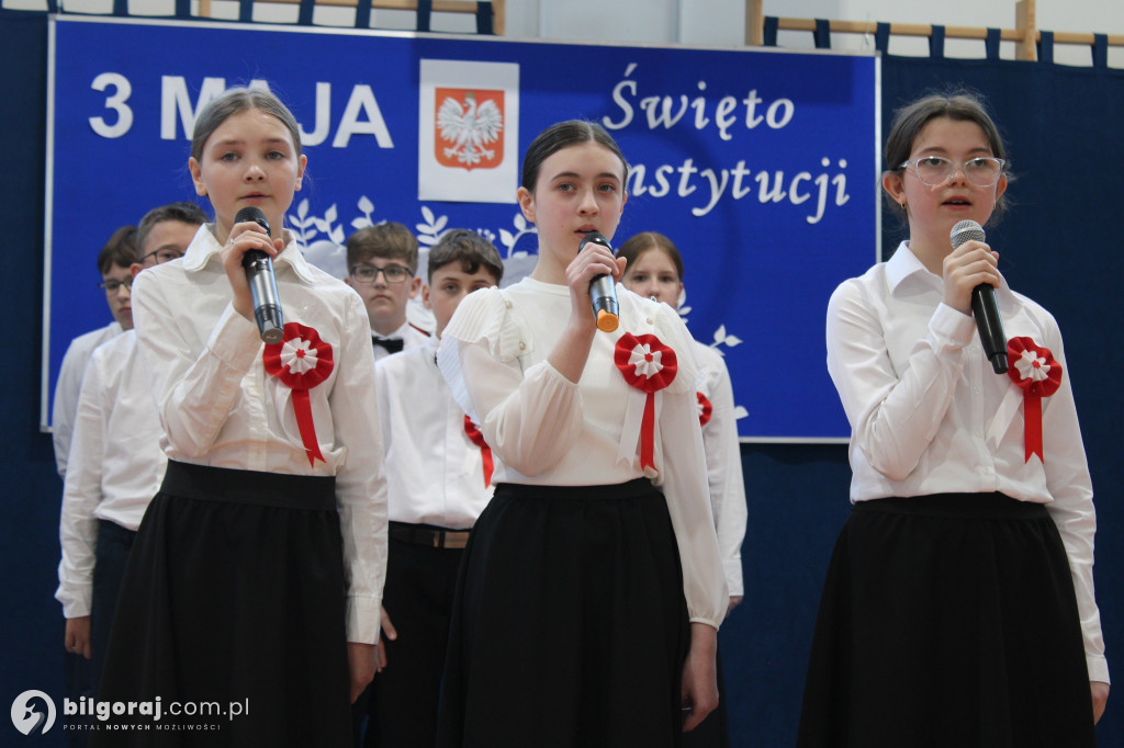 Uroczystość rocznicy Konstytucji 3 Maja w Szkole Podstawowej w Chmielku