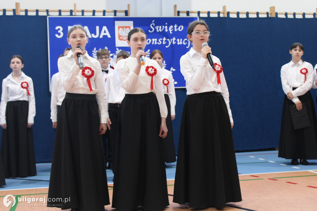 Uroczystość rocznicy Konstytucji 3 Maja w Szkole Podstawowej w Chmielku