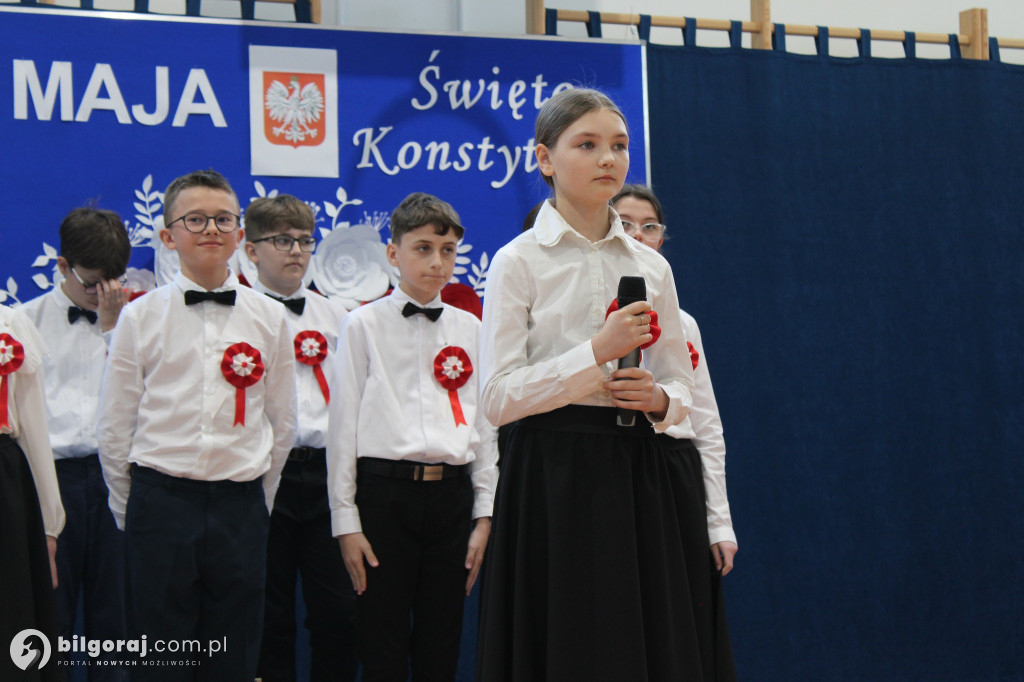 Uroczystość rocznicy Konstytucji 3 Maja w Szkole Podstawowej w Chmielku