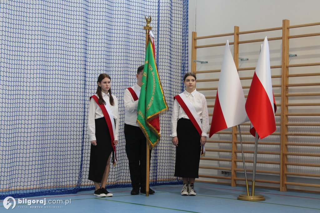 Uroczystość rocznicy Konstytucji 3 Maja w Szkole Podstawowej w Chmielku