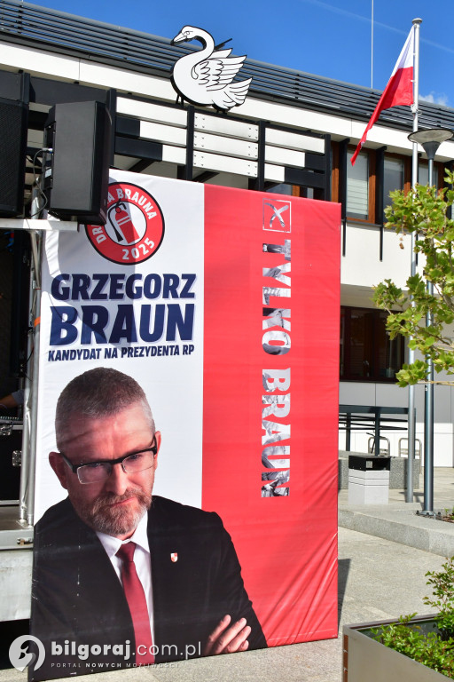 Kilkaset osób na wiecu wyborczym Grzegorza Brauna w Biłgoraju: patriotyczne przesłanie i program „Tu jest Polska”