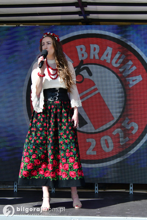 Kilkaset osób na wiecu wyborczym Grzegorza Brauna w Biłgoraju: patriotyczne przesłanie i program „Tu jest Polska”