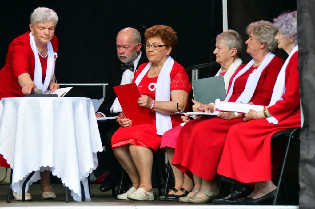 Biłgorajscy seniorzy uczcili Dzień Konstytucji 3 Maja koncertem Majowa jutrzenko