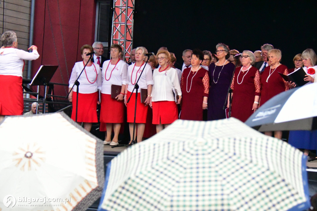 Biłgorajscy seniorzy uczcili Dzień Konstytucji 3 Maja koncertem Majowa jutrzenko