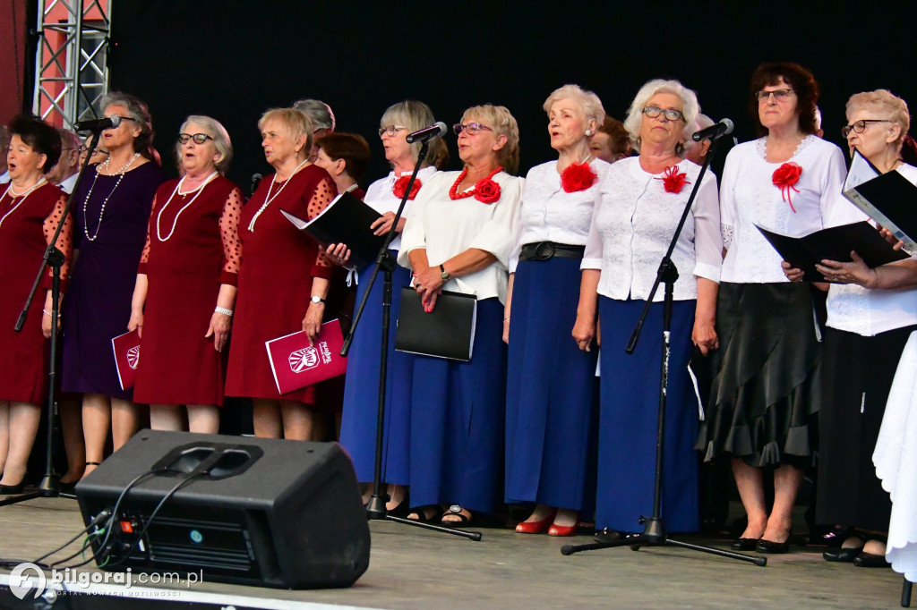 Biłgorajscy seniorzy uczcili Dzień Konstytucji 3 Maja koncertem Majowa jutrzenko