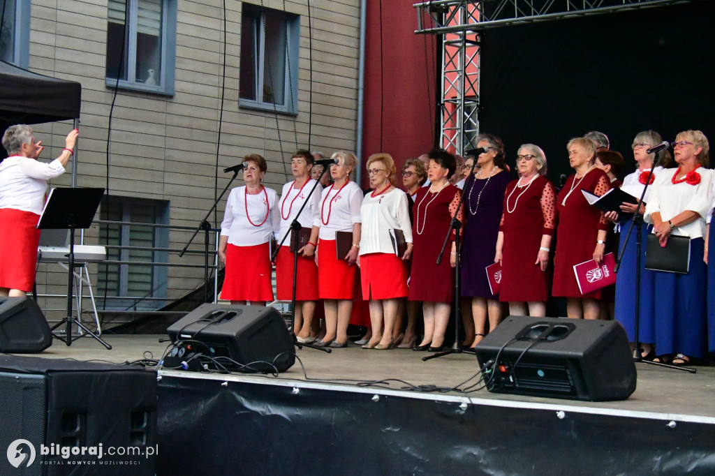 Biłgorajscy seniorzy uczcili Dzień Konstytucji 3 Maja koncertem Majowa jutrzenko