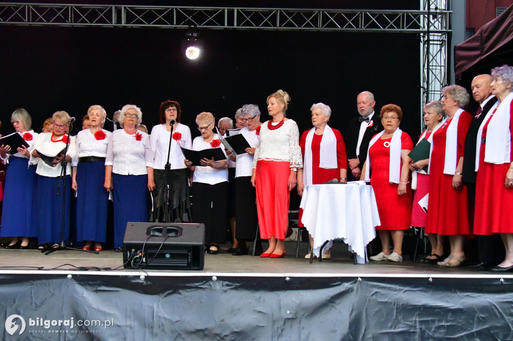 Biłgorajscy seniorzy uczcili Dzień Konstytucji 3 Maja koncertem Majowa jutrzenko