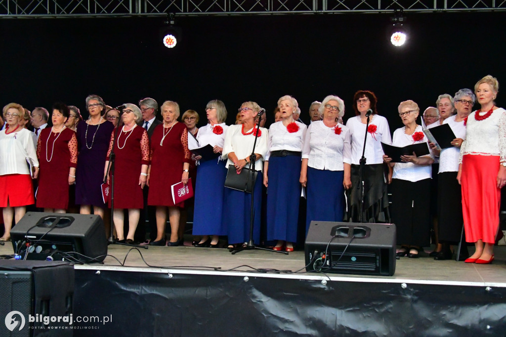 Biłgorajscy seniorzy uczcili Dzień Konstytucji 3 Maja koncertem Majowa jutrzenko