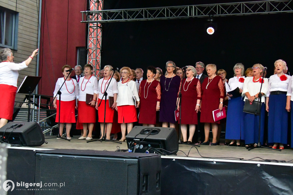 Biłgorajscy seniorzy uczcili Dzień Konstytucji 3 Maja koncertem Majowa jutrzenko