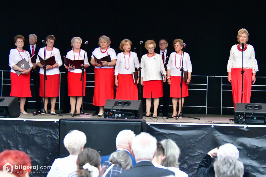Biłgorajscy seniorzy uczcili Dzień Konstytucji 3 Maja koncertem Majowa jutrzenko