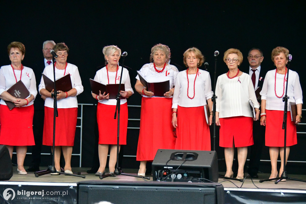 Biłgorajscy seniorzy uczcili Dzień Konstytucji 3 Maja koncertem Majowa jutrzenko