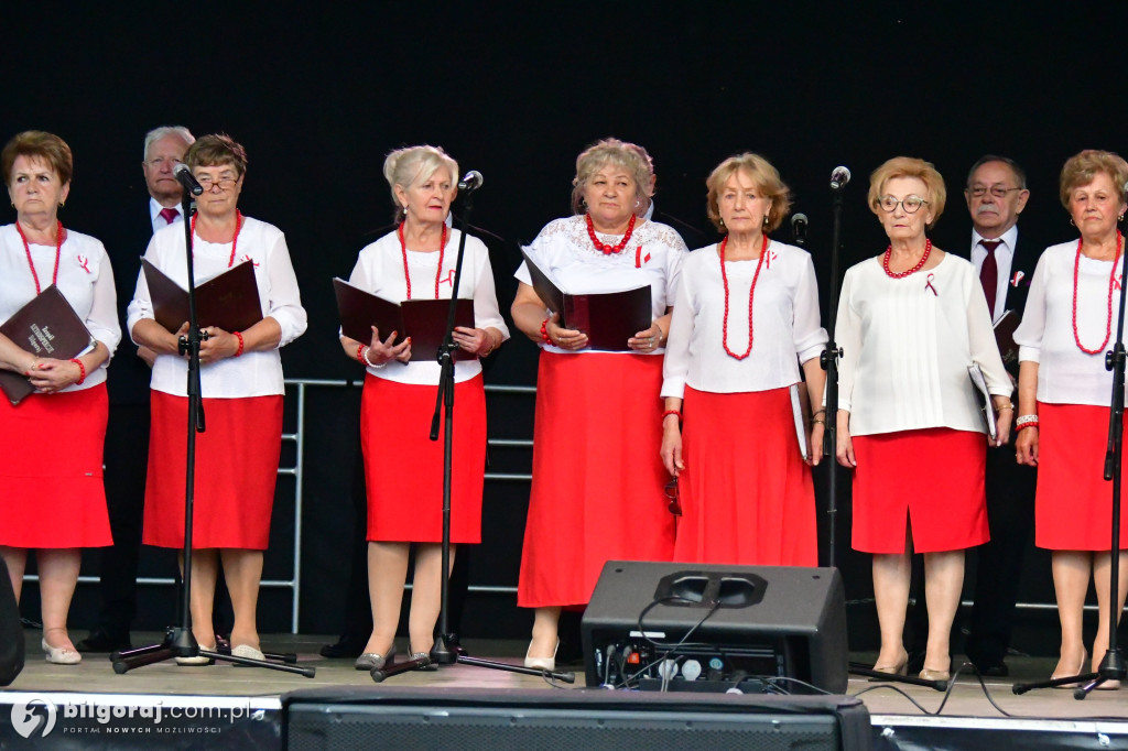 Biłgorajscy seniorzy uczcili Dzień Konstytucji 3 Maja koncertem Majowa jutrzenko
