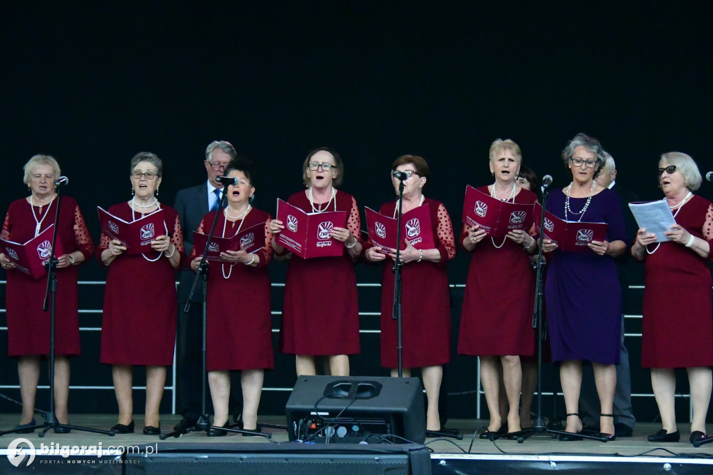 Biłgorajscy seniorzy uczcili Dzień Konstytucji 3 Maja koncertem Majowa jutrzenko