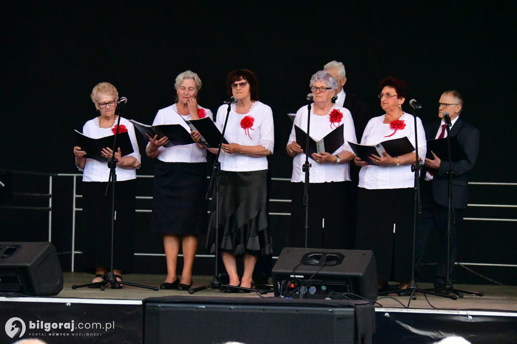 Biłgorajscy seniorzy uczcili Dzień Konstytucji 3 Maja koncertem Majowa jutrzenko