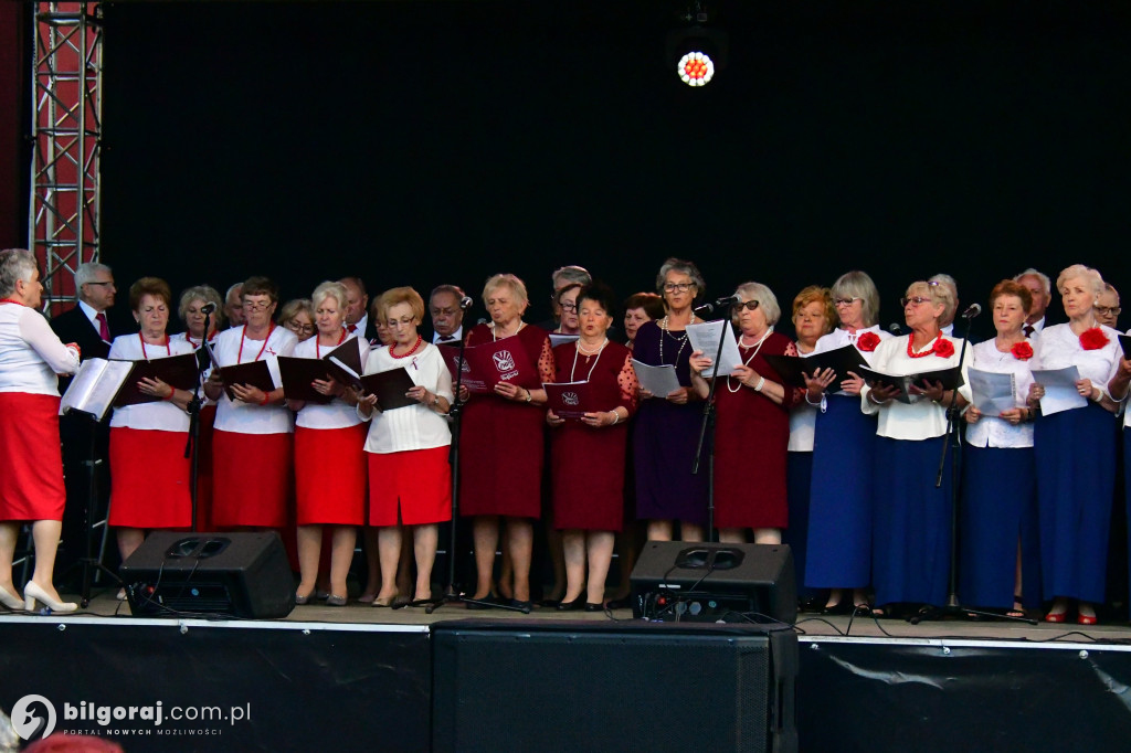 Biłgorajscy seniorzy uczcili Dzień Konstytucji 3 Maja koncertem Majowa jutrzenko