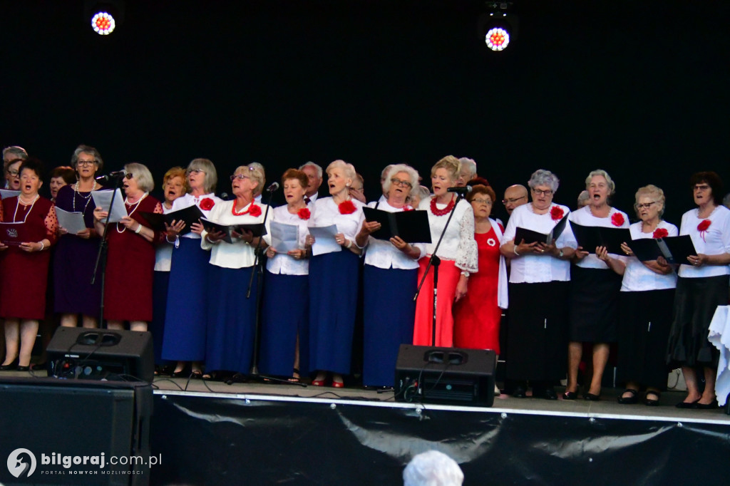 Biłgorajscy seniorzy uczcili Dzień Konstytucji 3 Maja koncertem Majowa jutrzenko