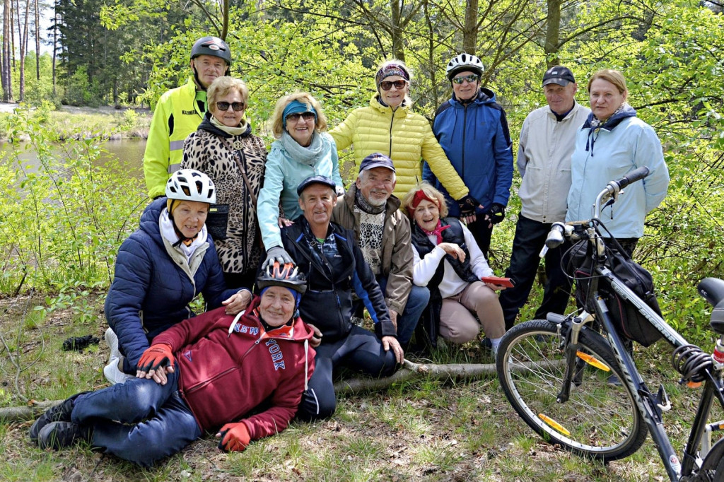 Seniorzy z Biłgoraja aktywnie odpoczywają: Rajd rowerowo-pieszy Uniwersytetu Trzeciego Wieku