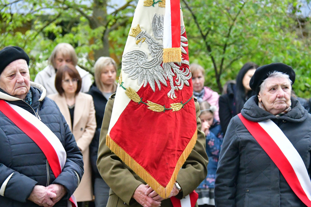 Ta pamięć płonie w sercach ludzkich. W ogniu zginęli ich przodkowie