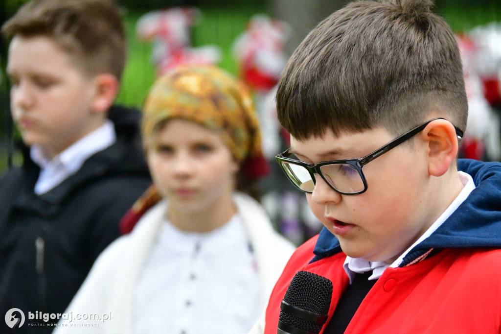Ta pamięć płonie w sercach ludzkich. W ogniu zginęli ich przodkowie