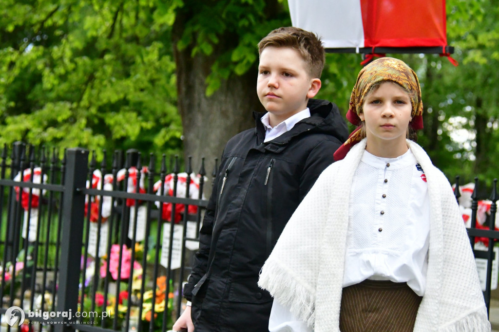 Ta pamięć płonie w sercach ludzkich. W ogniu zginęli ich przodkowie