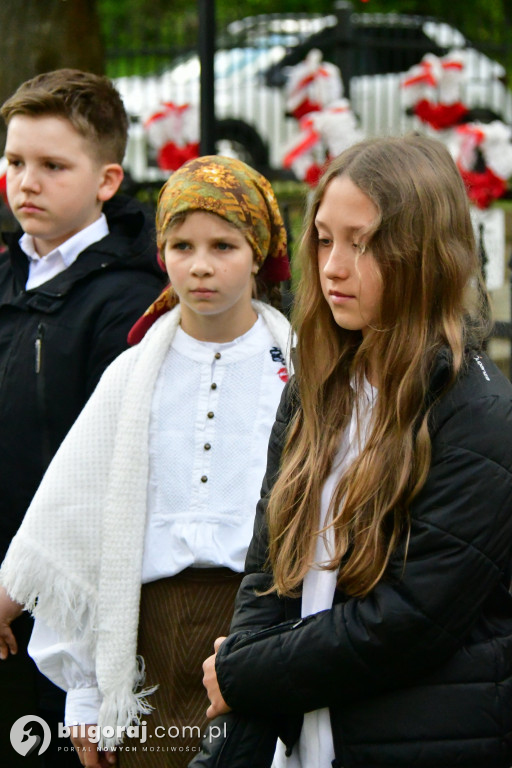 Ta pamięć płonie w sercach ludzkich. W ogniu zginęli ich przodkowie