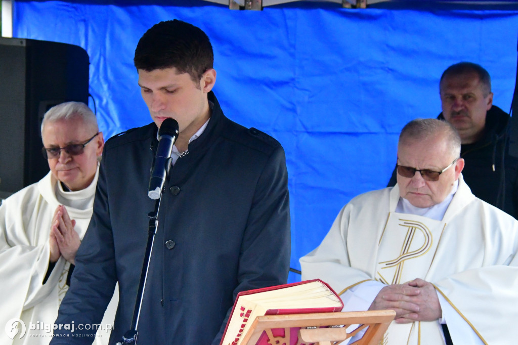 Ta pamięć płonie w sercach ludzkich. W ogniu zginęli ich przodkowie