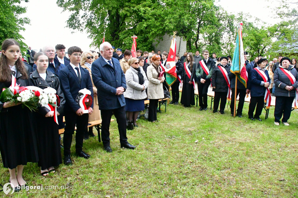 Ta pamięć płonie w sercach ludzkich. W ogniu zginęli ich przodkowie