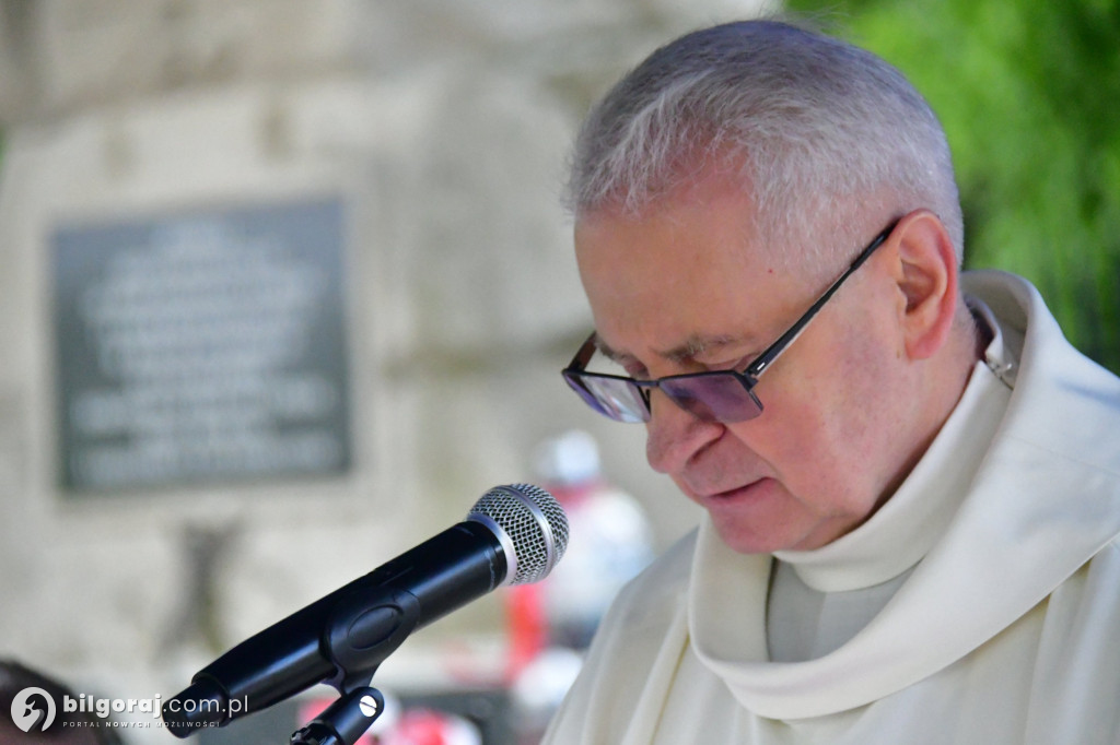 Ta pamięć płonie w sercach ludzkich. W ogniu zginęli ich przodkowie