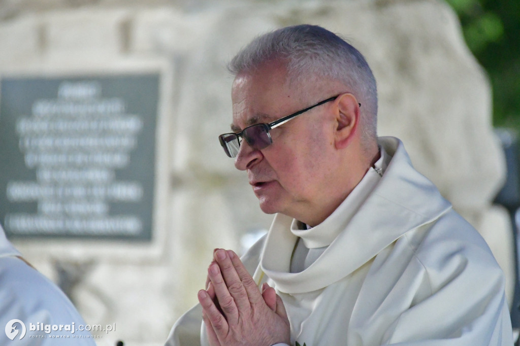 Ta pamięć płonie w sercach ludzkich. W ogniu zginęli ich przodkowie