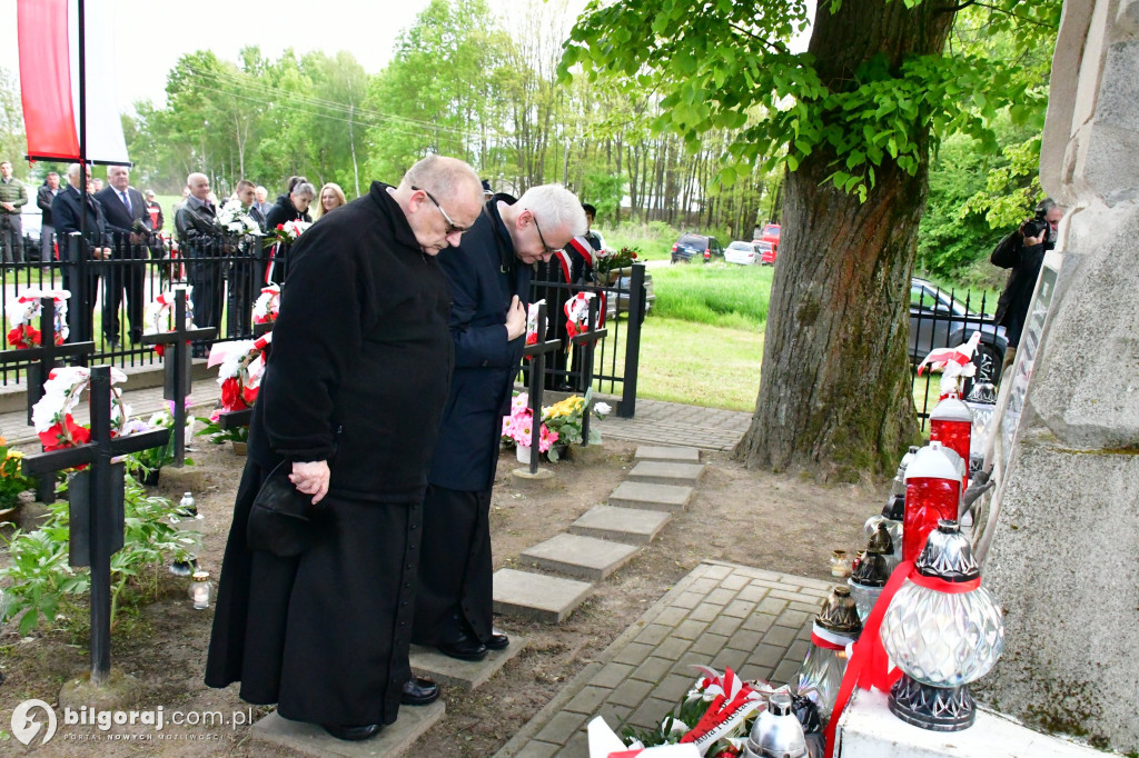 Ta pamięć płonie w sercach ludzkich. W ogniu zginęli ich przodkowie