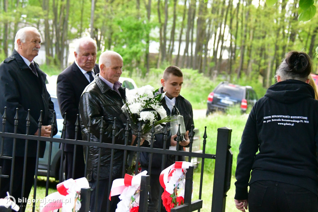 Ta pamięć płonie w sercach ludzkich. W ogniu zginęli ich przodkowie