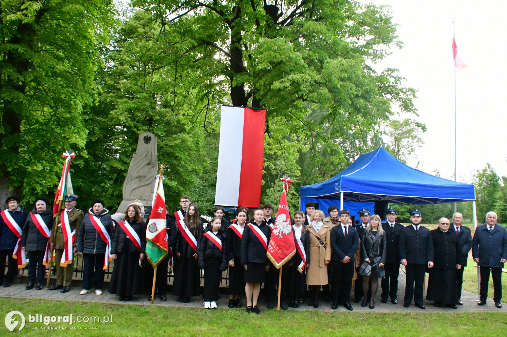 Ta pamięć płonie w sercach ludzkich. W ogniu zginęli ich przodkowie