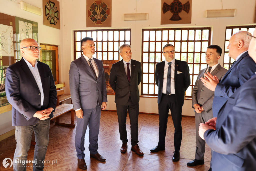 Delegacja IPN w Osuchach. tematem powstające muzeum