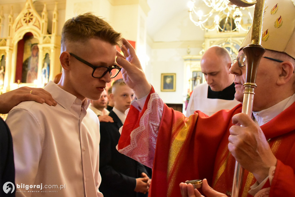 Sól. 37 młodych ludzi przyjęło sakrament bierzmowania