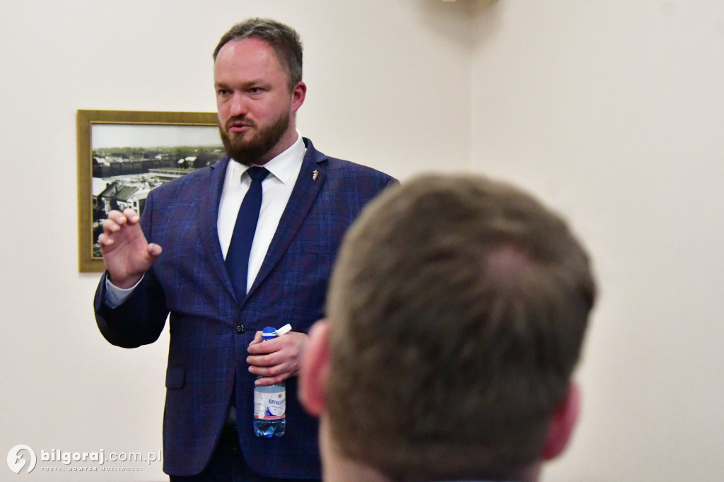W Biłgoraju spotkanie z posłem Witoldem Tumanowiczem: polityczne dyskusje i plany na przyszłość