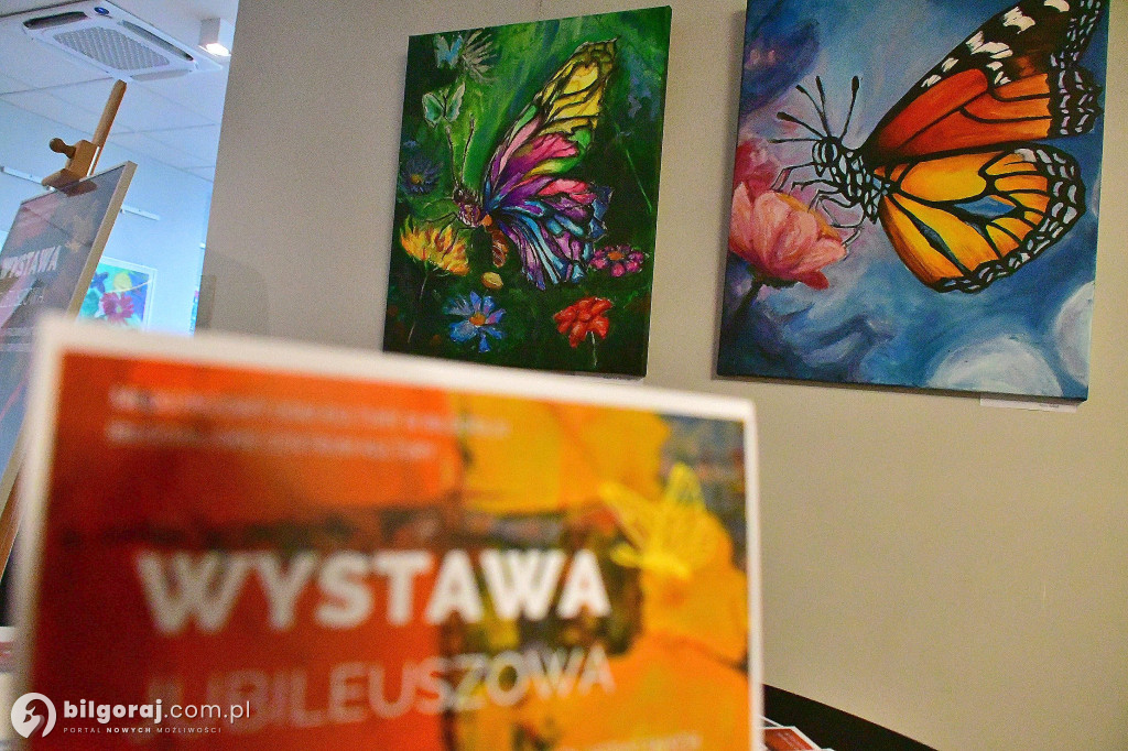 „Nasz malowany świat”: Jubileuszowa wystawa wychowanków MDK w Biłgoraju
